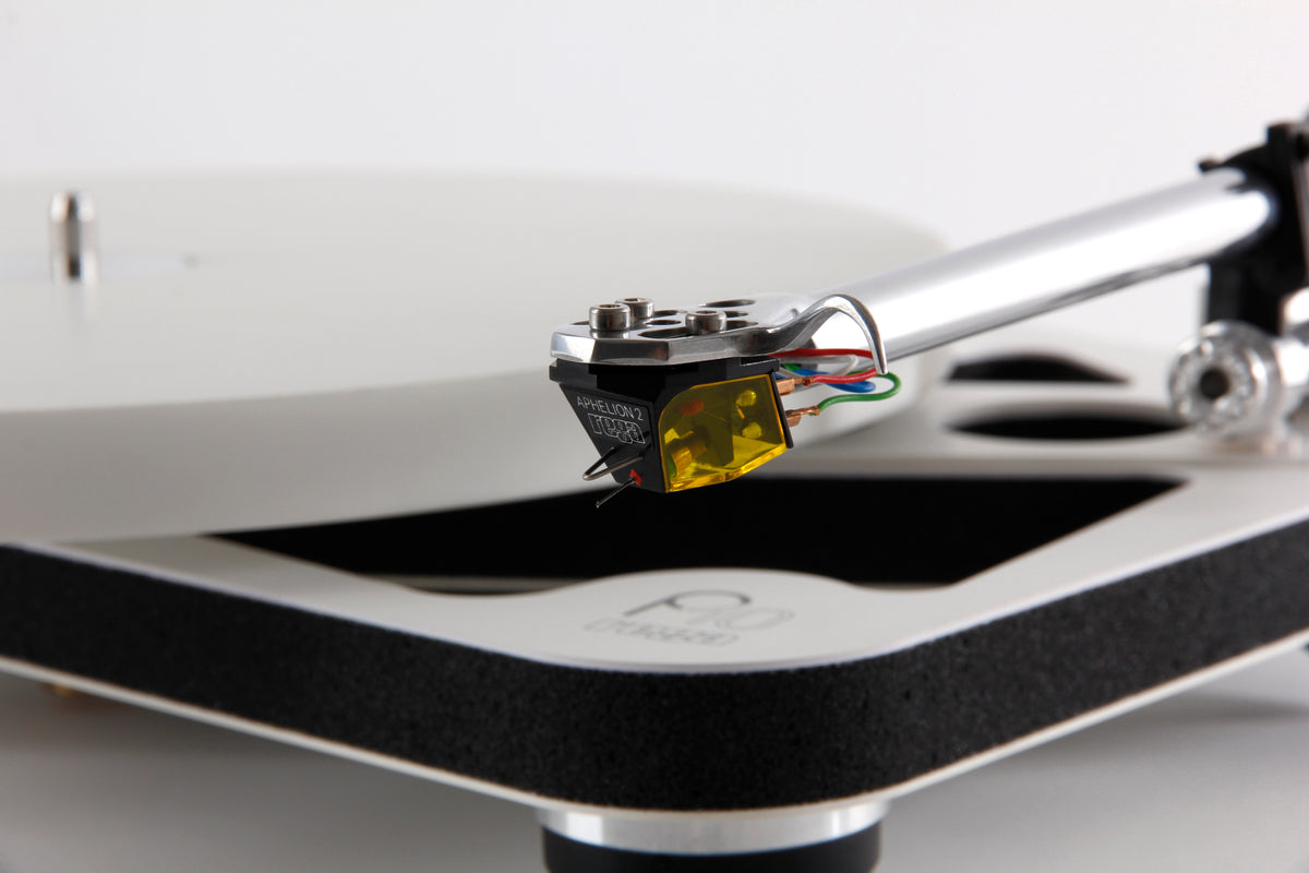 Rega Planar 10 Ref Turntable